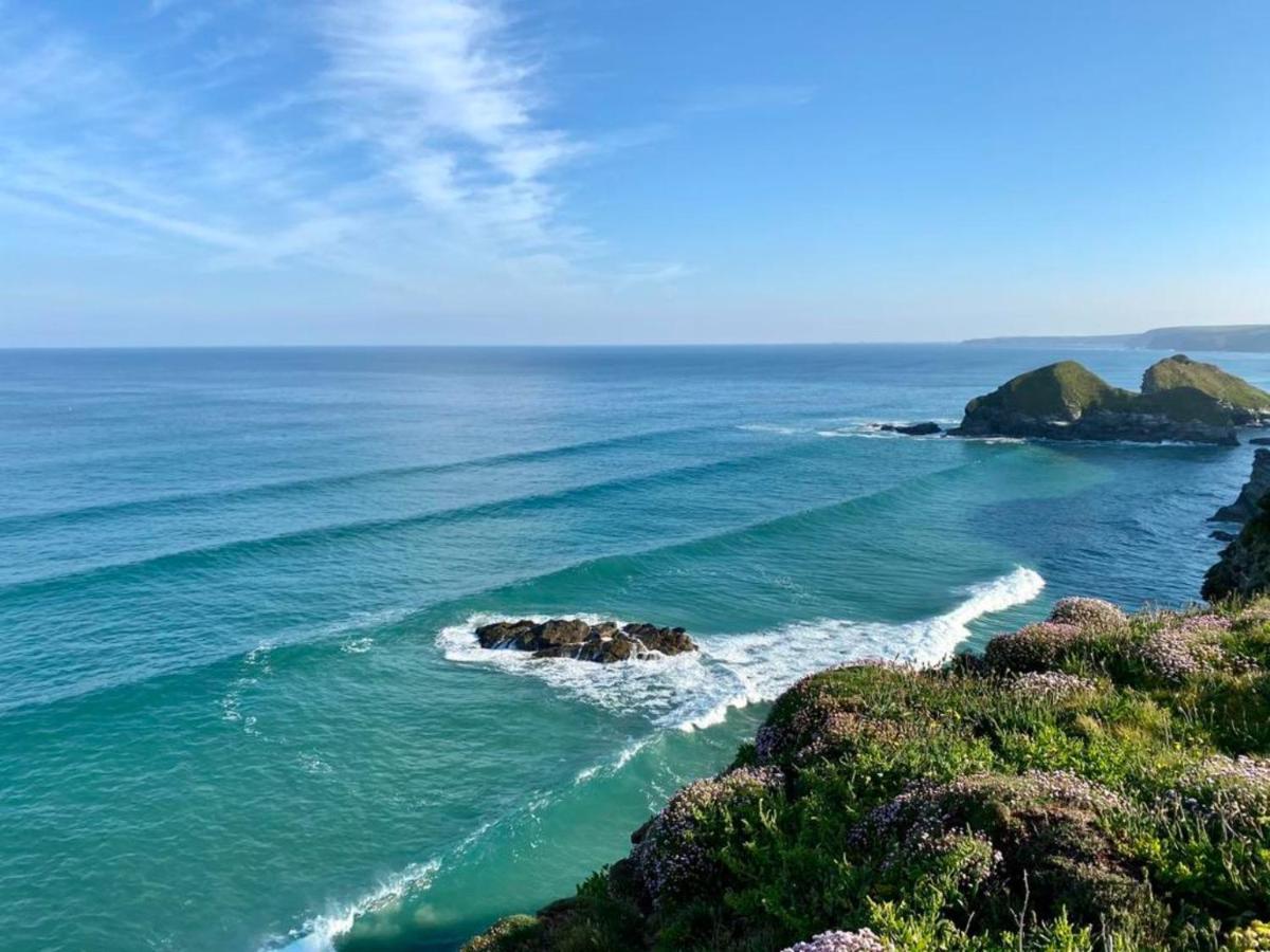 Sunset Waves Sea View Featuring Panoramic Views & Parking *