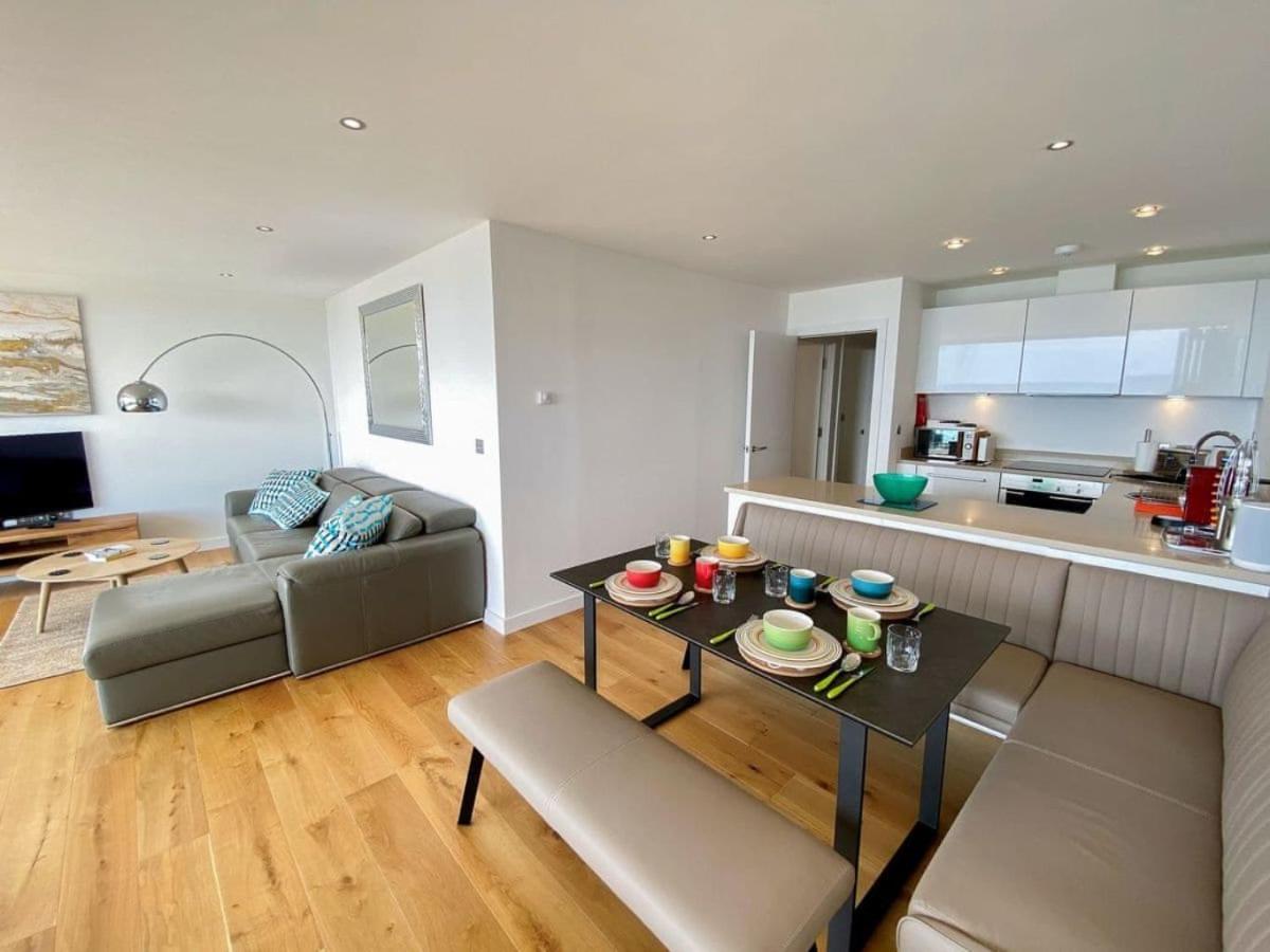 Sunset Waves Sea View Featuring Panoramic Views & Parking Apartment