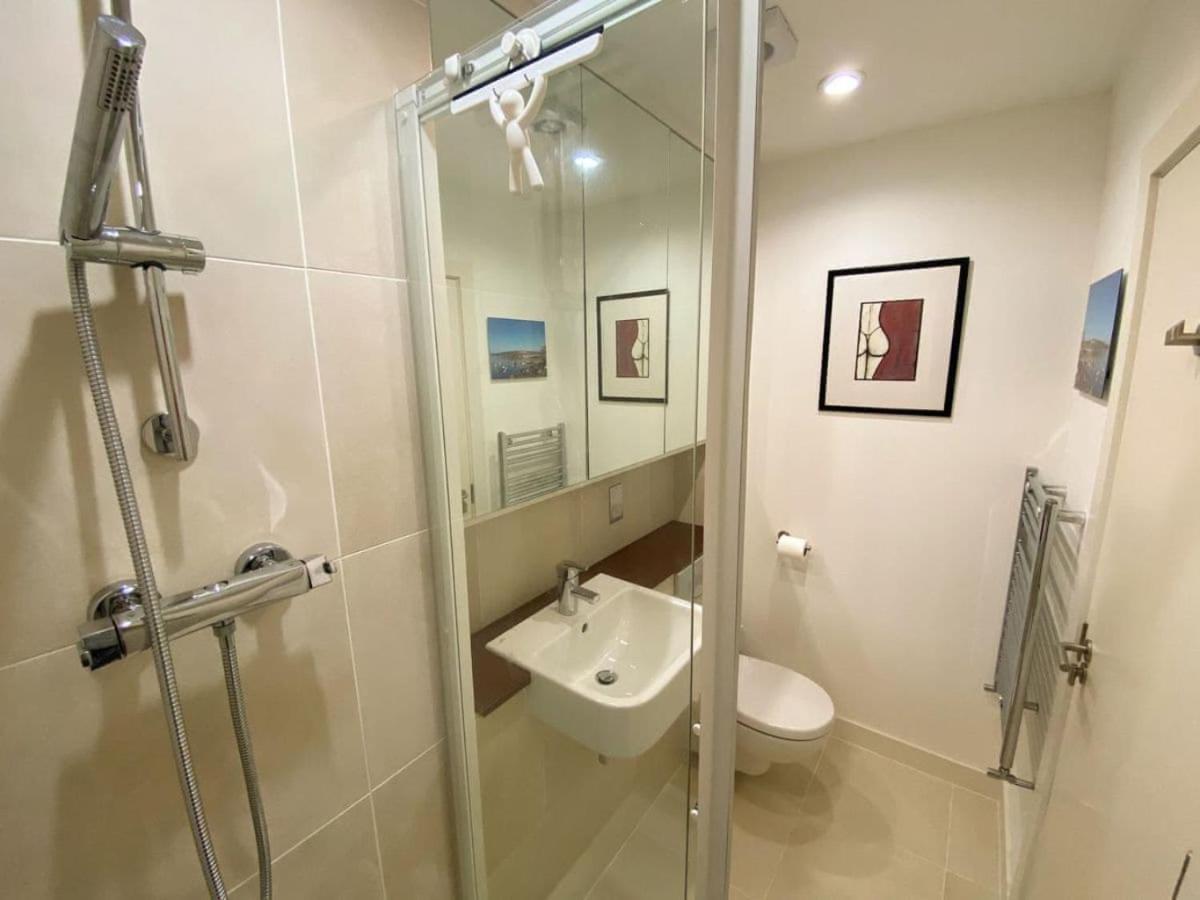 Sunset Waves Sea View Featuring Panoramic Views & Parking Apartment Newquay (Cornwall)