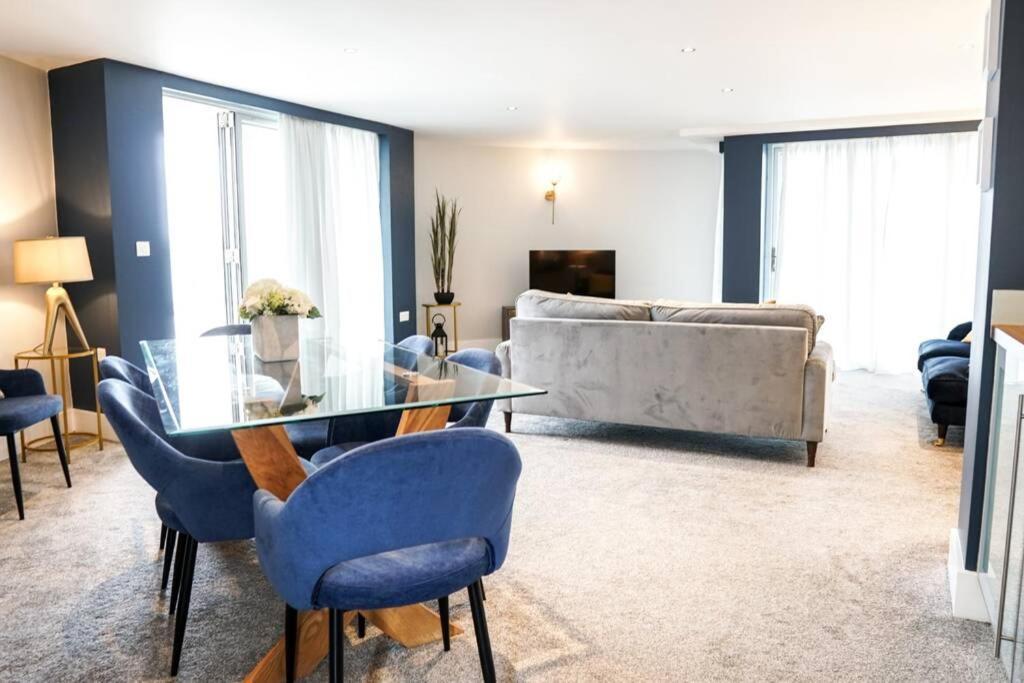 Beautiful 3 Bedroom By The Sea