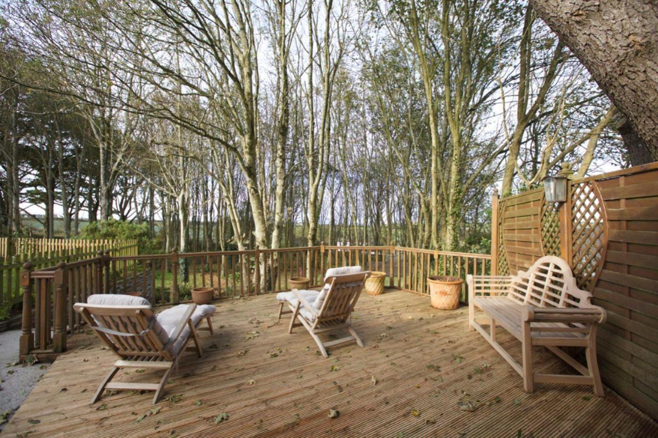 Woodlands, Little Carloggas, St Mawgan, Newquay, Cornwall, Tr8 4eq *