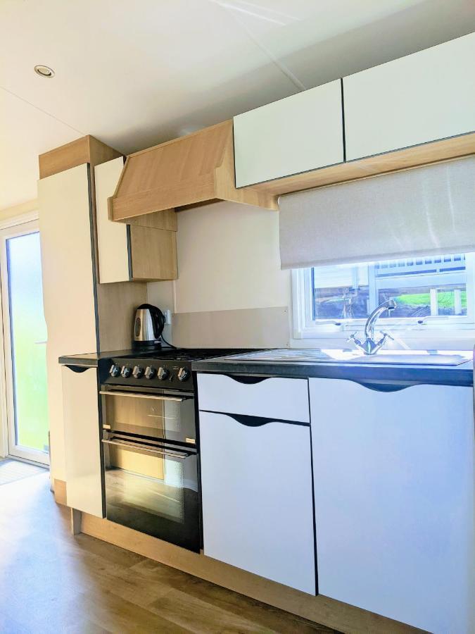 4 Berth Couples And Family Caravan In Beautiful Newquay Bay *
