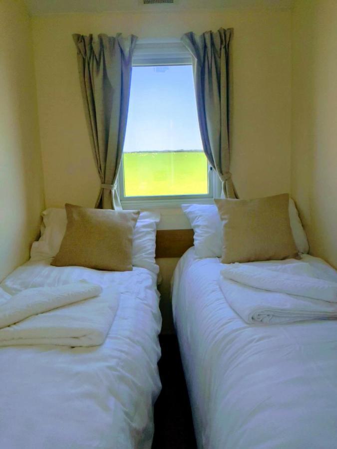 Apartment 4 Berth Couples And Family Caravan In Beautiful Newquay Bay *