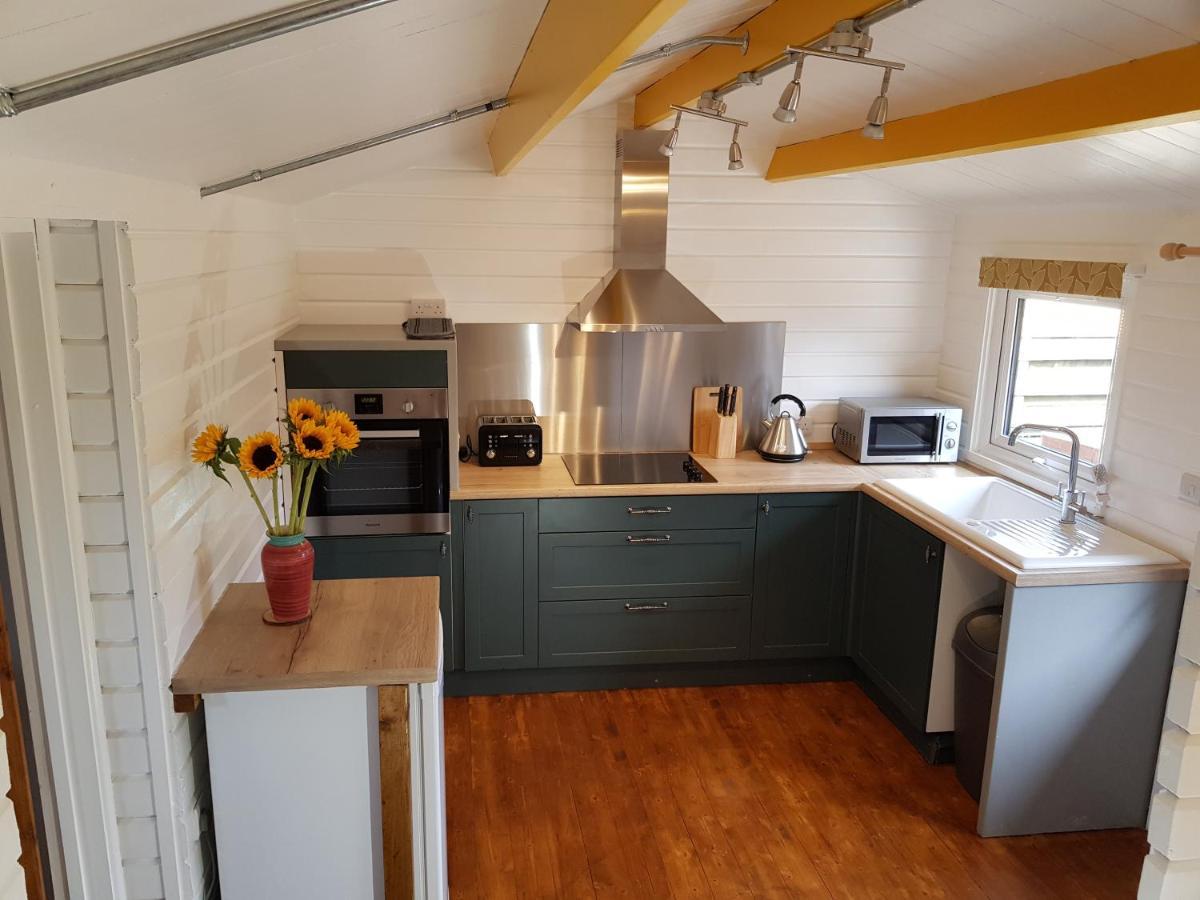 The Old Potting Shed With Hot Tub. Colan, Newquay. *