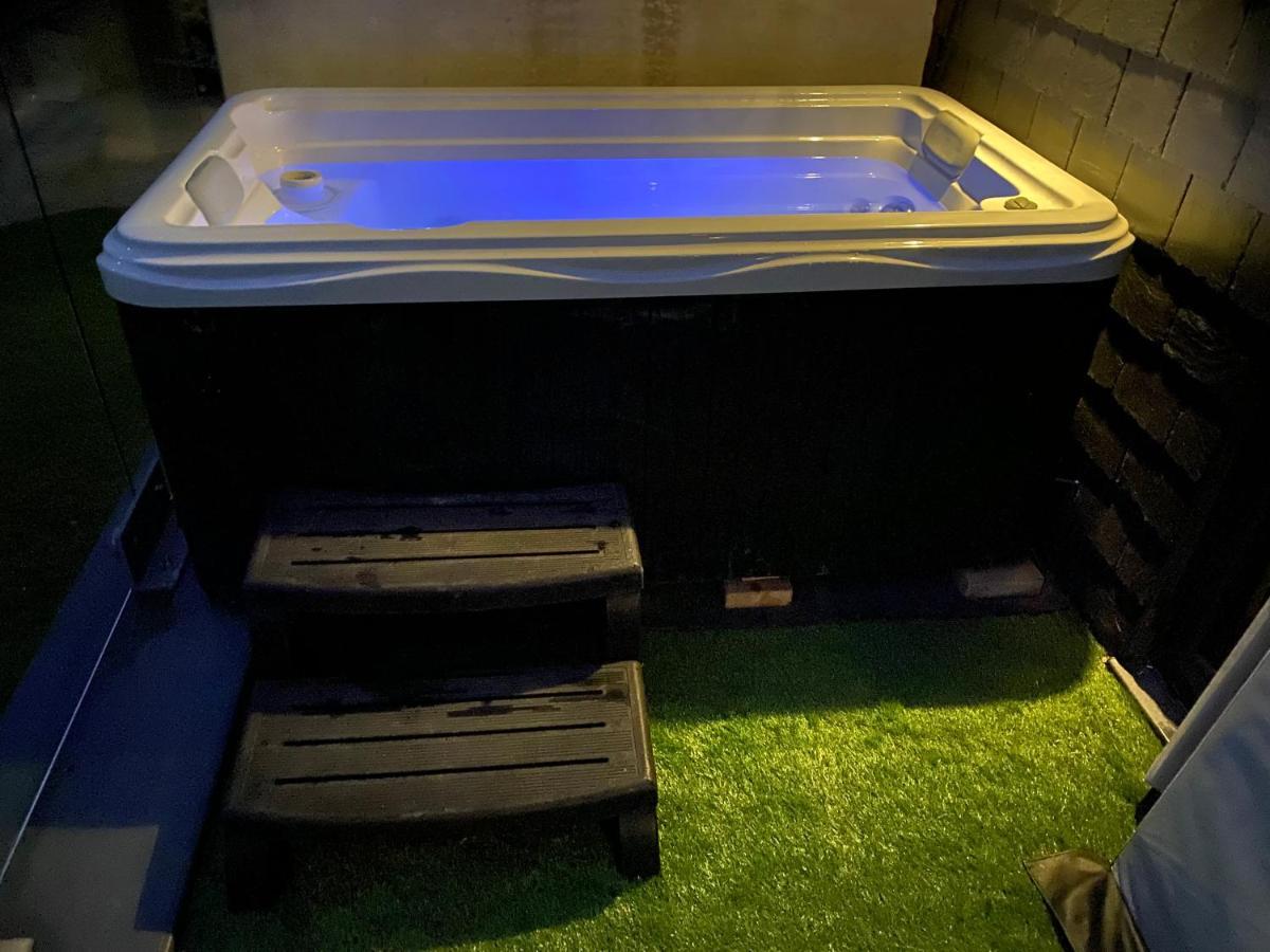 Gwills Countryside With Hot Tub New Quay