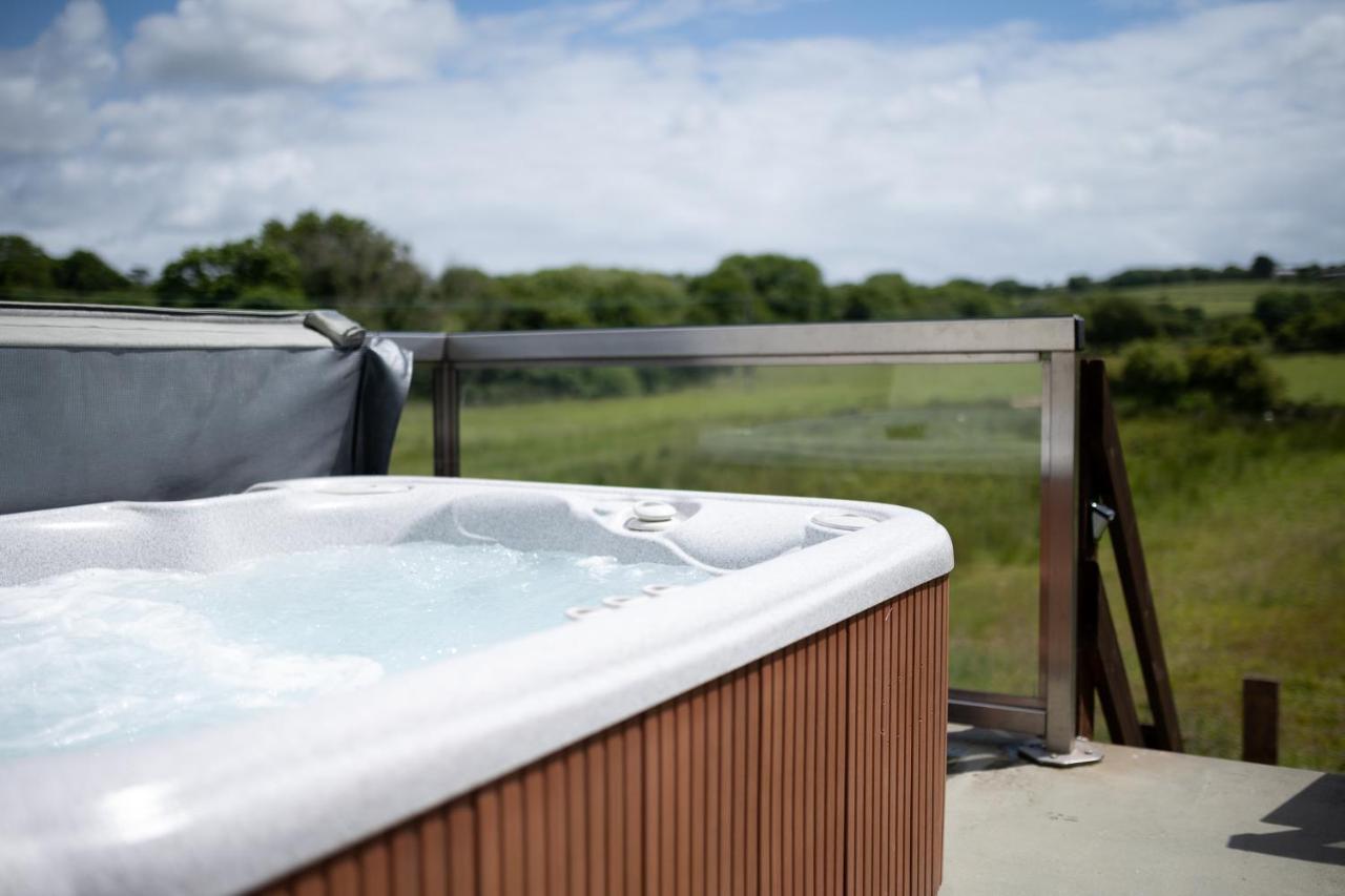 Countryside Retreat With Private Hot Tub *