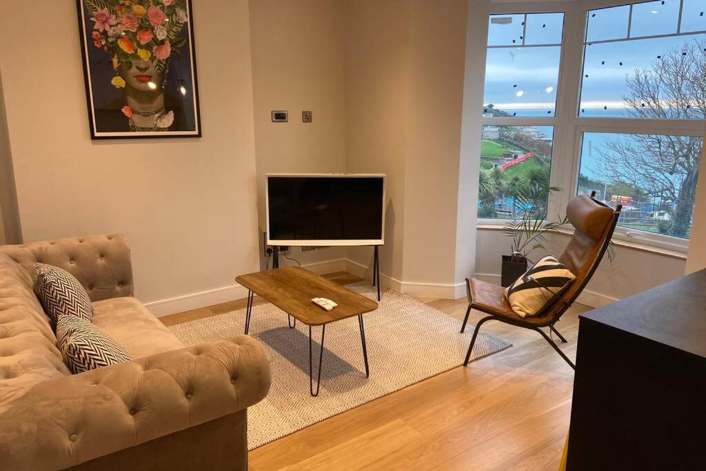 Apartment Spacious 1 Bedroom With Sea Views *