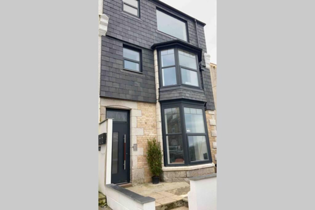 Spacious 1 Bedroom With Sea Views