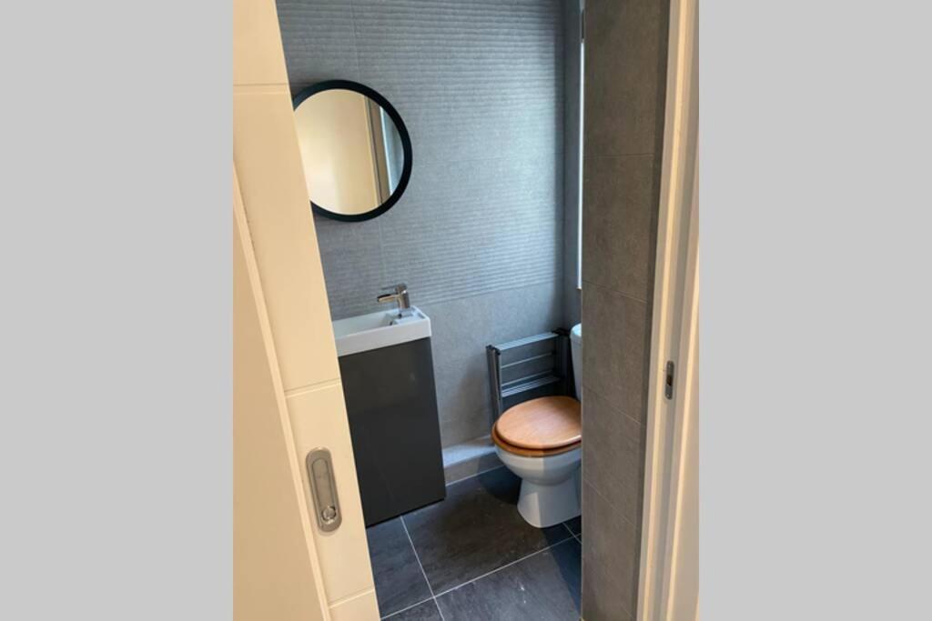 Spacious 1 Bedroom With Sea Views Apartment *
