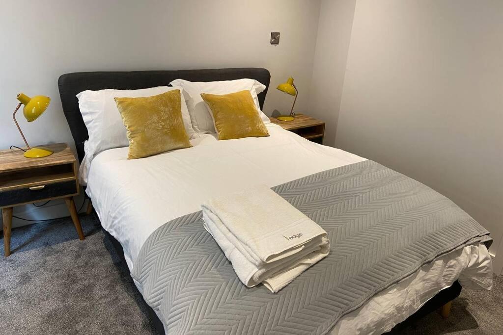 Spacious 1 Bedroom With Sea Views Apartment