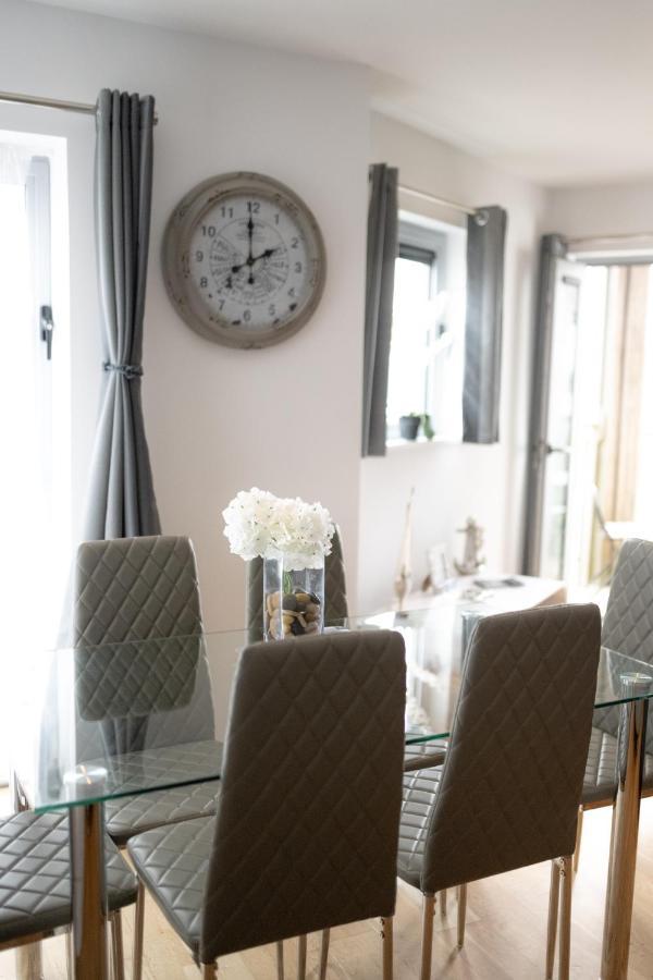 Apartment Seaview, Luxury Apartment, 2 Min Walk To Porth Beach *
