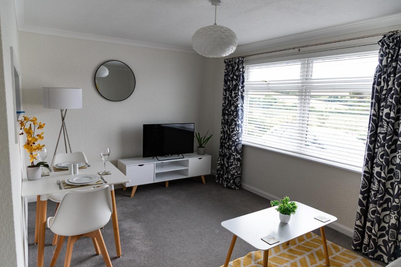 Apartamento 1 Chatsworth Riverscape - Riverview In Great Location With Free Parking Overlooking The Gannel Just A Short Walk From Newquays Incredible Beaches And Local Amenities *