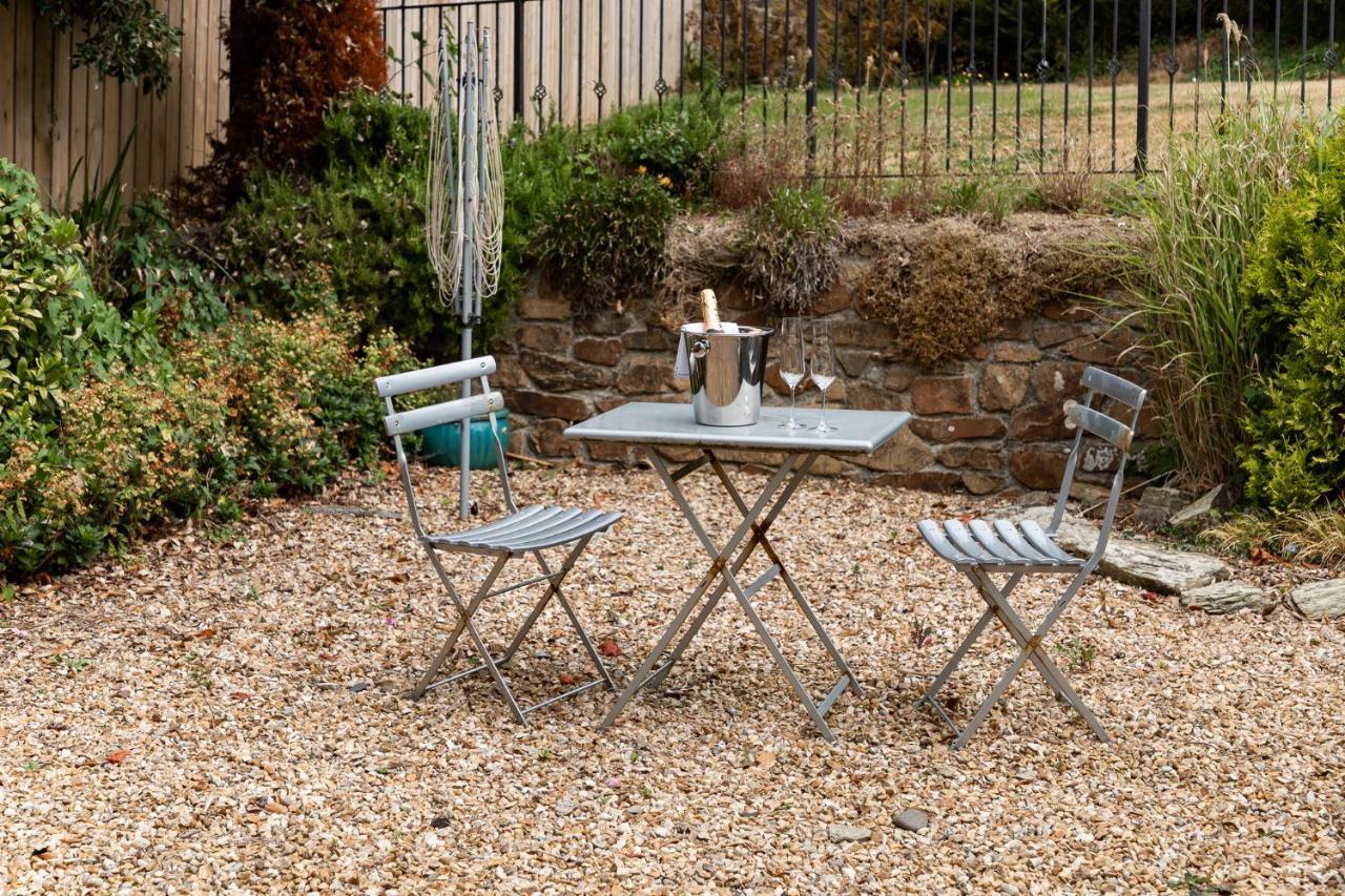 1 Chatsworth Riverscape - Riverview In Great Location With Free Parking Overlooking The Gannel Just A Short Walk From Newquays Incredible Beaches And Local Amenities * New Quay
