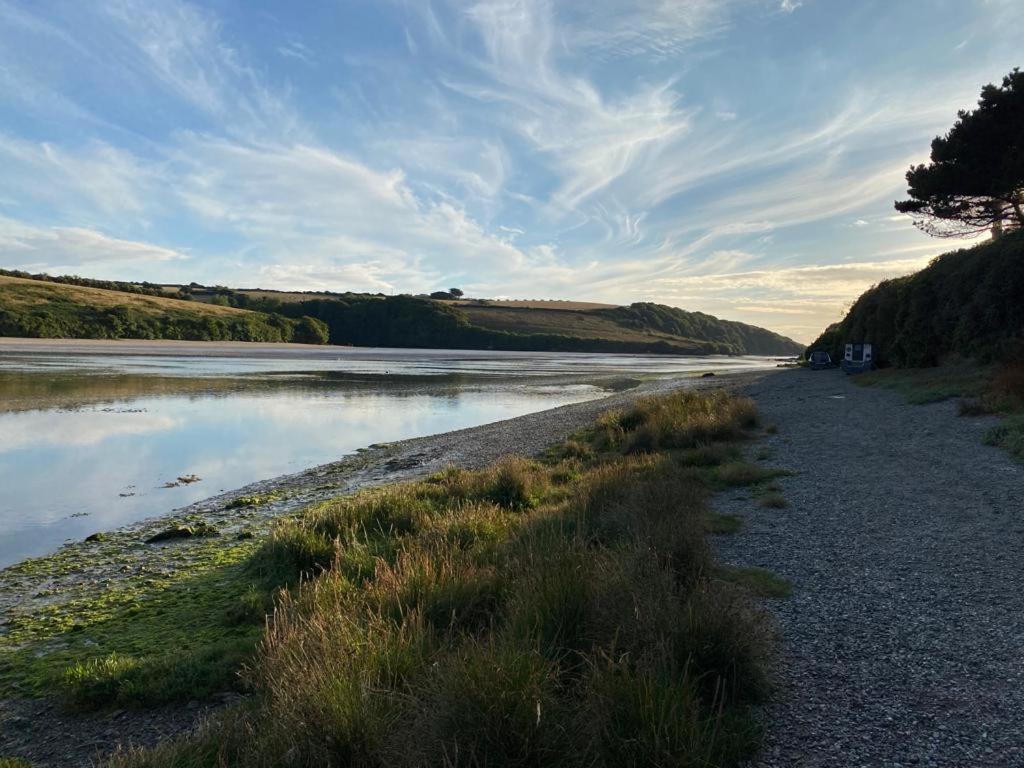 1 Chatsworth Riverscape - Riverview In Great Location With Free Parking Overlooking The Gannel Just A Short Walk From Newquays Incredible Beaches And Local Amenities * New Quay