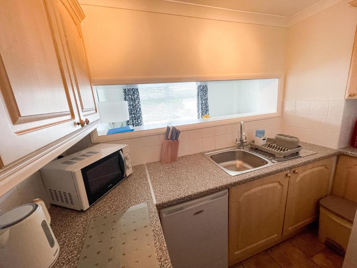 1 Chatsworth Riverscape - Riverview In Great Location With Free Parking Overlooking The Gannel Just A Short Walk From Newquays Incredible Beaches And Local Amenities