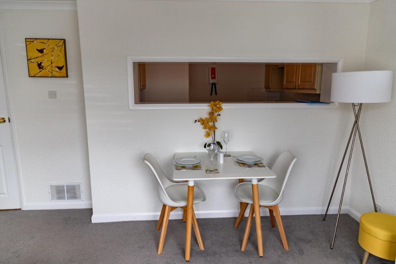 Apartamento 1 Chatsworth Riverscape - Riverview In Great Location With Free Parking Overlooking The Gannel Just A Short Walk From Newquays Incredible Beaches And Local Amenities *