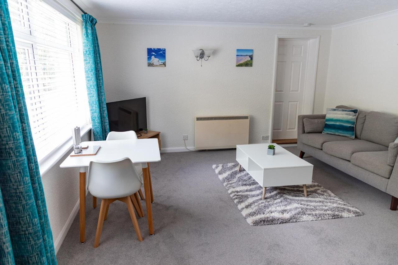 Chatsworth Riverscape: Peaceful Gannel Views Near Newquay Beaches Apartment