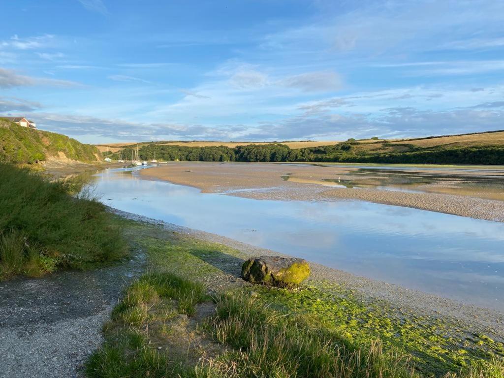 Apartment Chatsworth Riverscape: Peaceful Gannel Views Near Newquay Beaches *