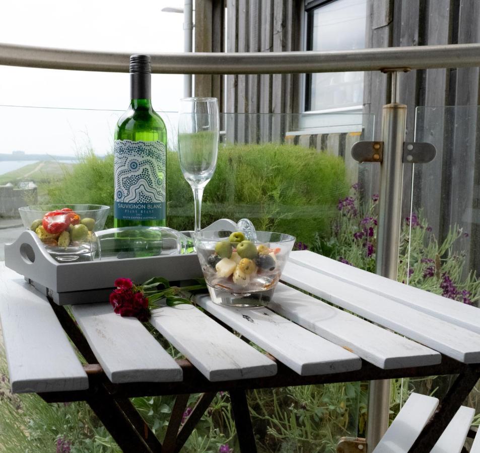 Seaview, Luxury Apartment, 2 Min Walk To Porth Beach Apartment