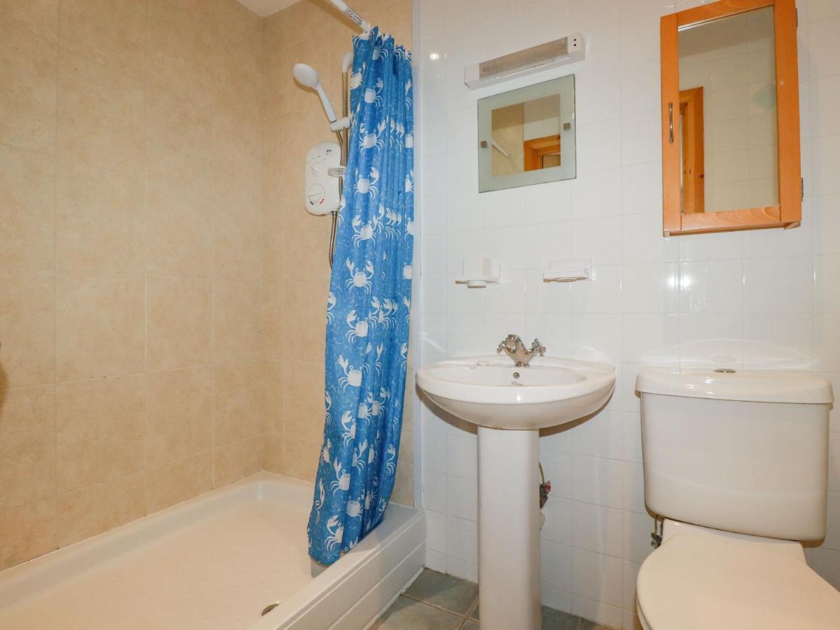 Flat 4 Apartment *