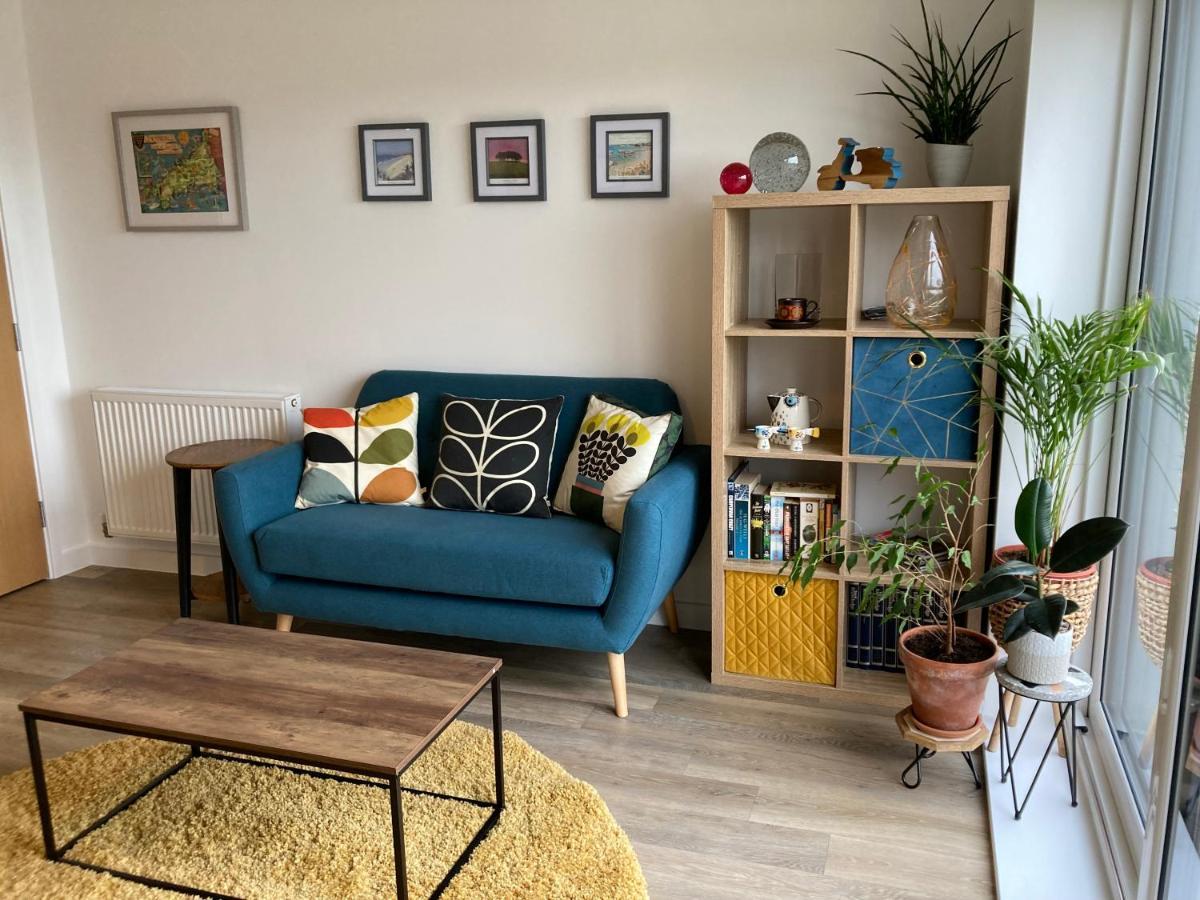 Dog Friendly Stylish Modern Flat, Near Apartment