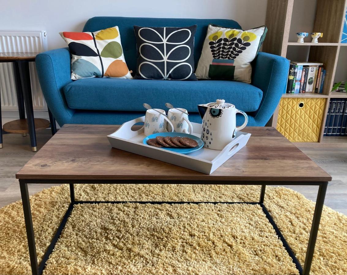 Apartment Dog Friendly Stylish Modern Flat, Near *