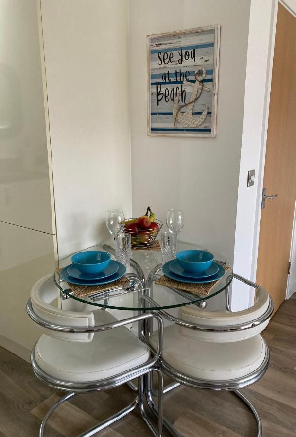 Apartment Dog Friendly Stylish Modern Flat, Near *