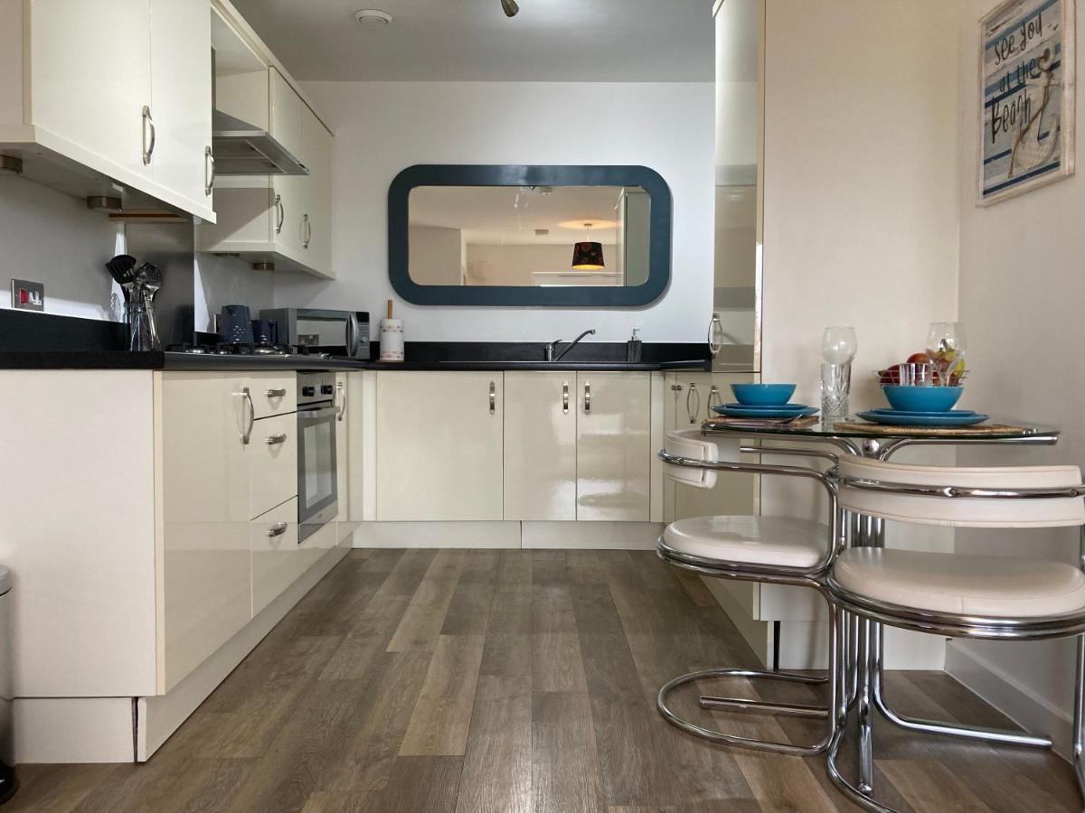 Apartment Dog Friendly Stylish Modern Flat, Near