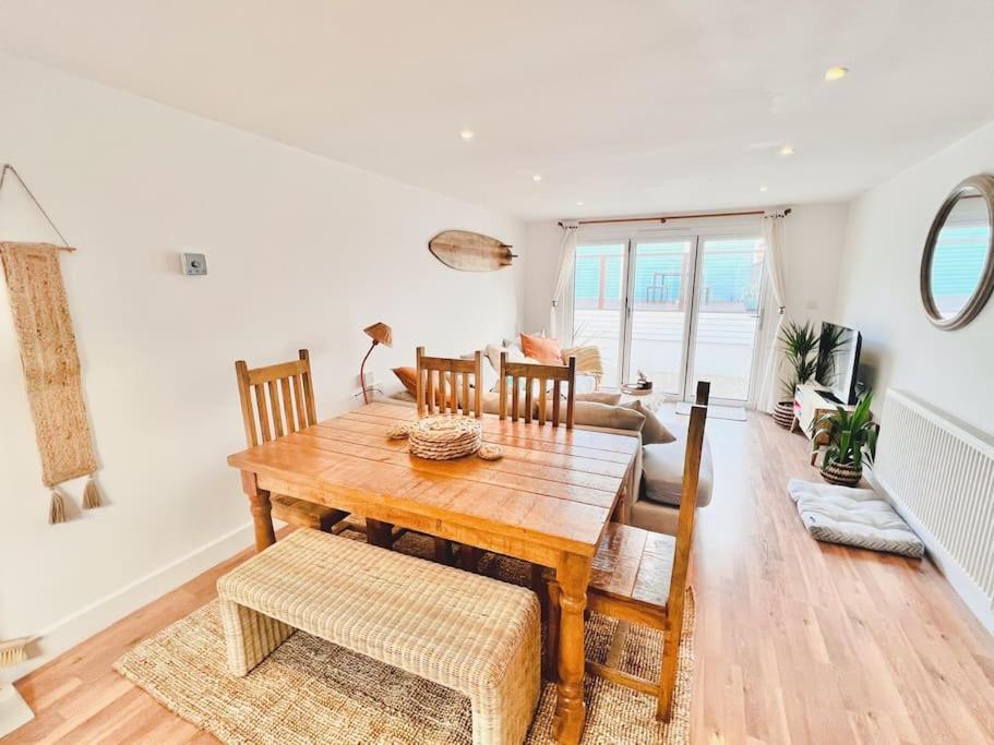 The Hideout - Newquay - Fully Stocked Eco Escape New Quay