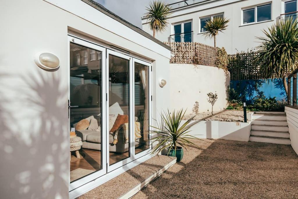 The Hideout - Newquay - Fully Stocked Eco Escape *