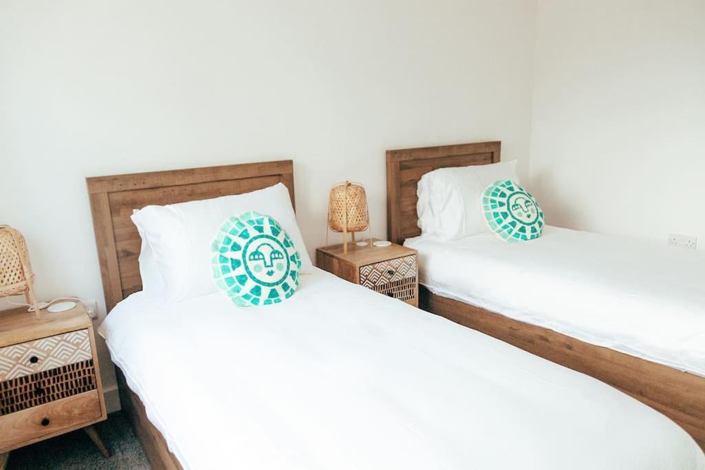 The Hideout - Newquay - Fully Stocked Eco Escape *
