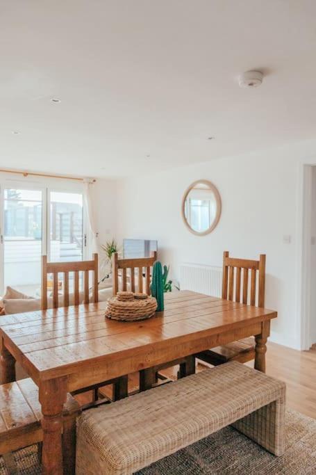 The Hideout - Newquay - Fully Stocked Eco Escape New Quay