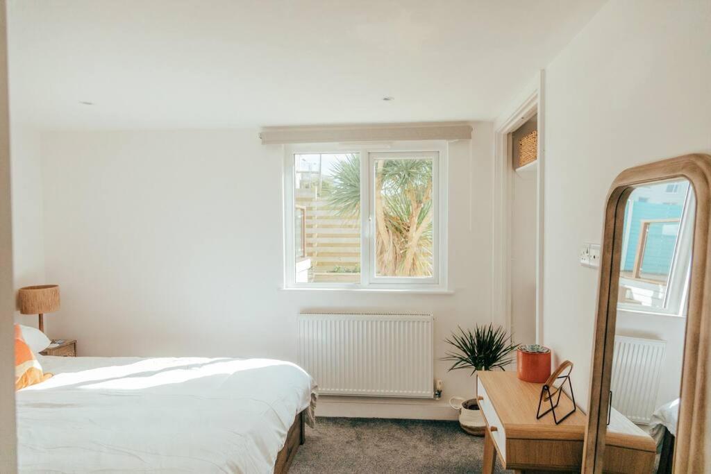 The Hideout - Newquay - Fully Stocked Eco Escape New Quay