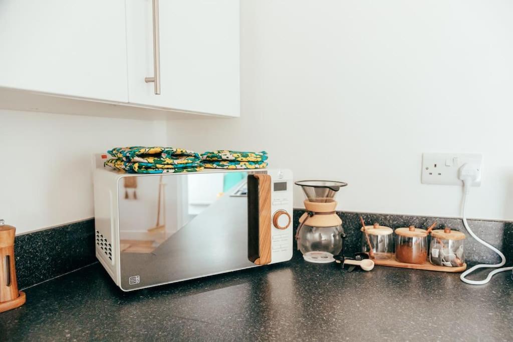 The Hideout - Newquay - Fully Stocked Eco Escape * New Quay
