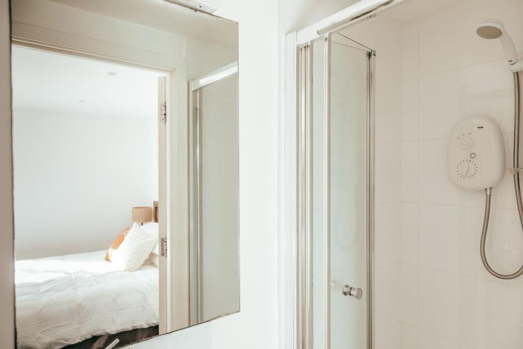 The Hideout - Newquay - Fully Stocked Eco Escape * New Quay
