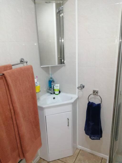 Cornwall Family Friendly With Free Use Of Pool, Soft Play, Mini Golf, Tennis, Gym, Fitness Classes, Sauna And Ice Baths Holiday home Newquay (Cornwall)