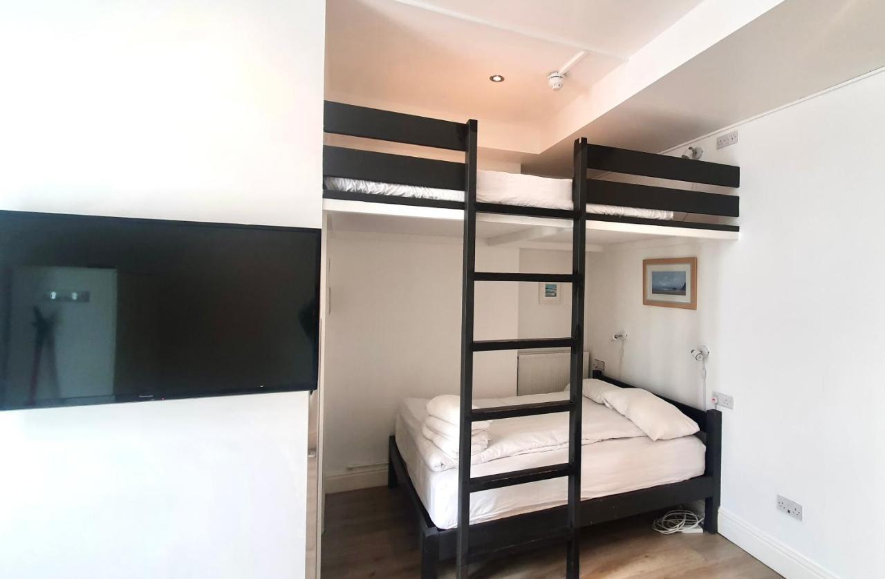 Reef Hotel 2*