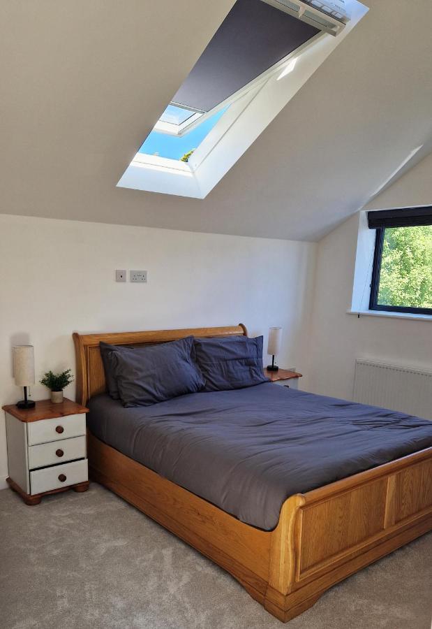 Town Location - 5 Min Walk To - Dog Friendly