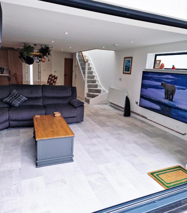 Town Location - 5 Min Walk To - Dog Friendly Holiday home