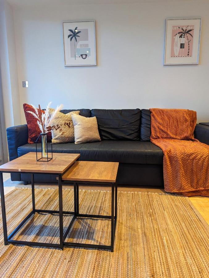 100m From Fistral Beach- Underground Parking-surf Shower & Locker- Sleeps 6 Apartment *