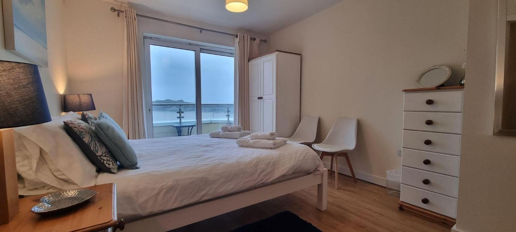 The House & Porth Sands Apartamento New Quay