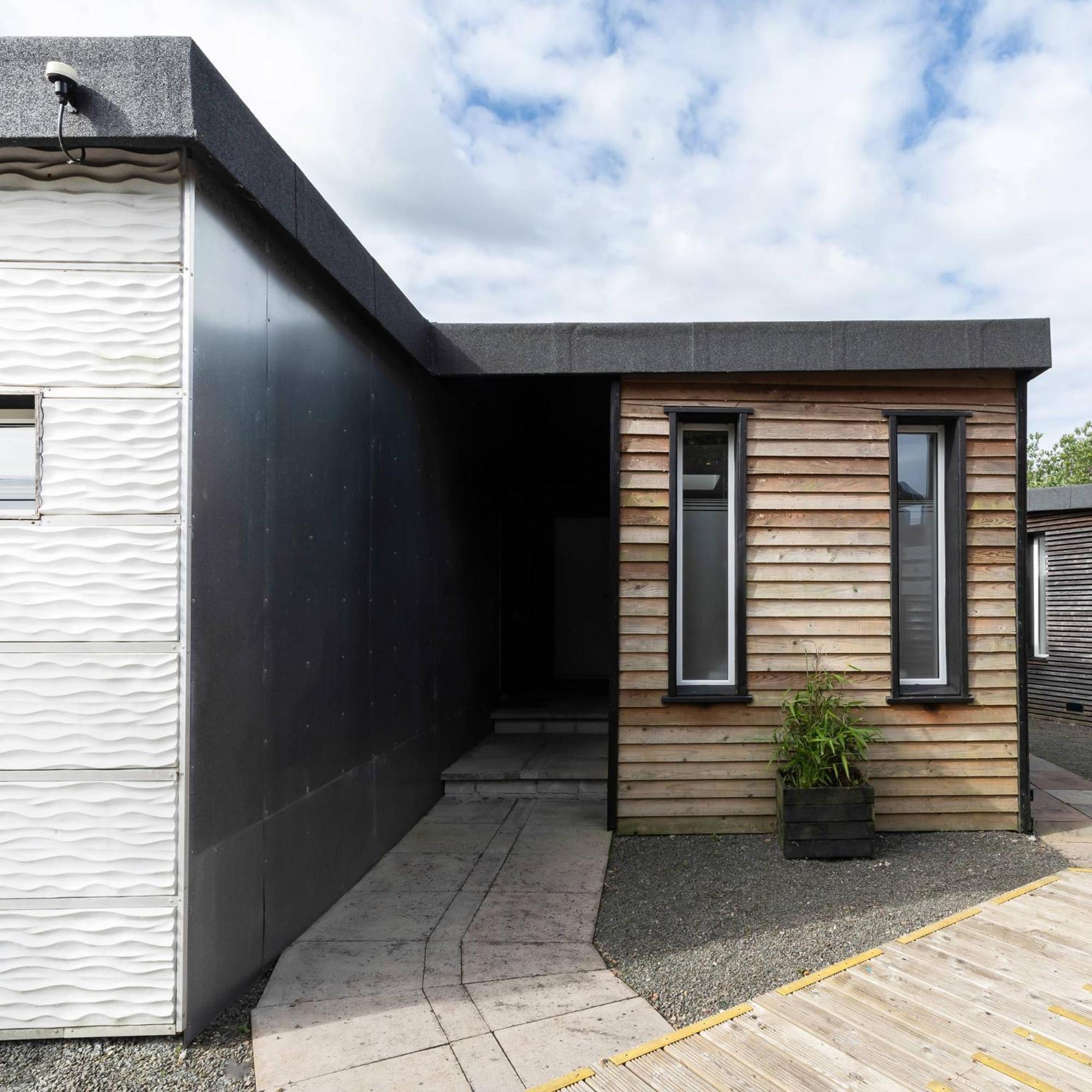 Dry Dock Apartment *