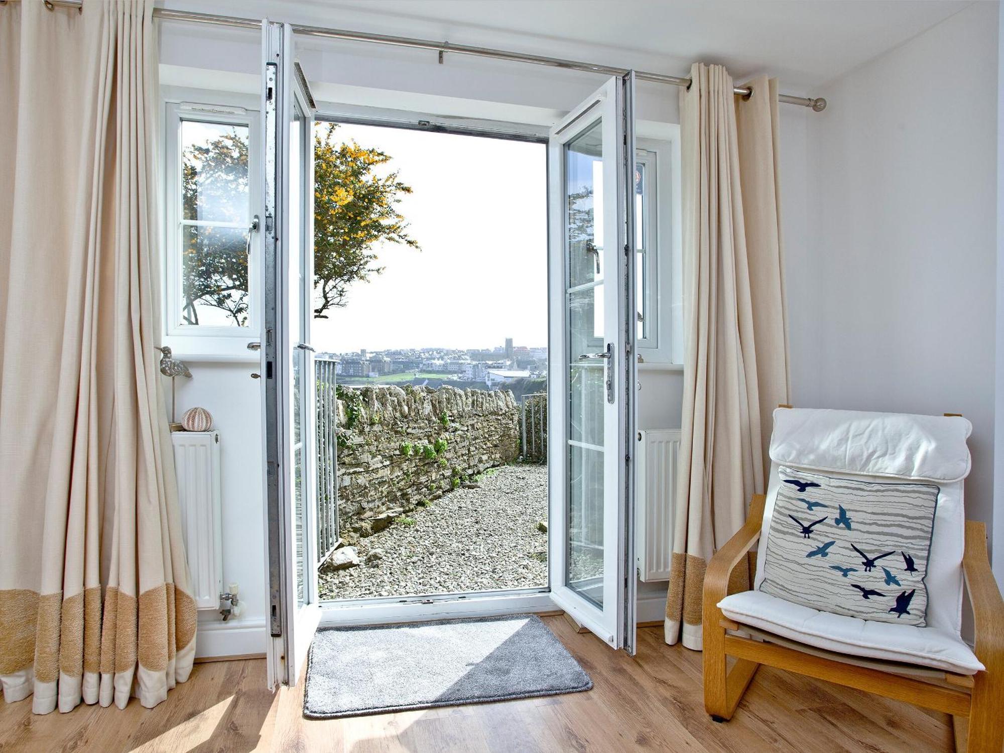 3 Harbour View Apartment *