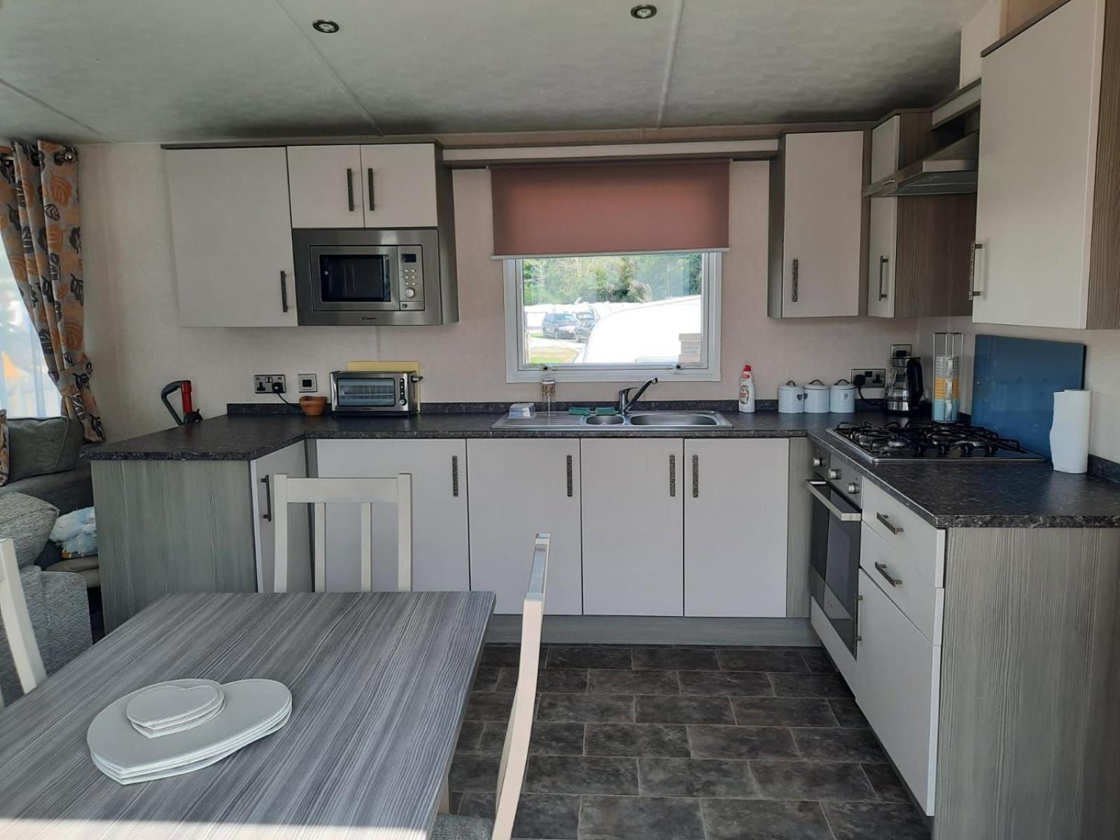 Sunset Retreat Caravan With Large Wrap Around Decking Newquay (Cornwall)