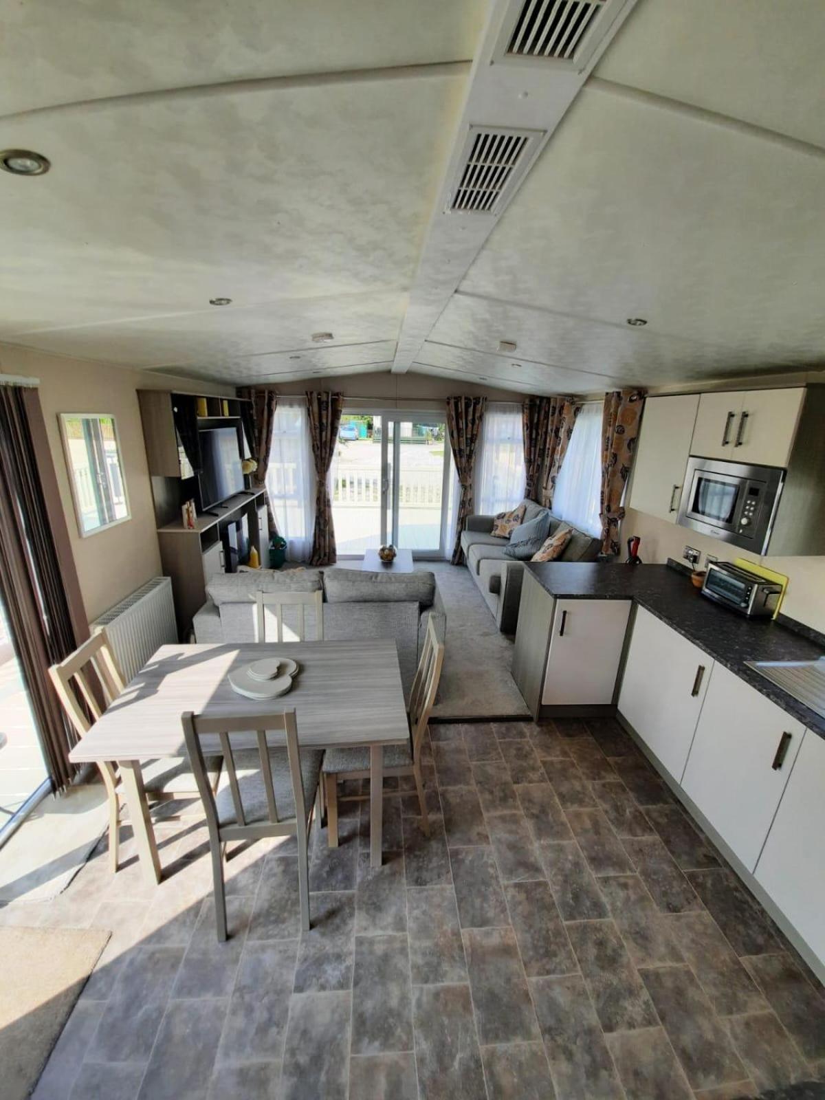 Holiday home Sunset Retreat Caravan With Large Wrap Around Decking *
