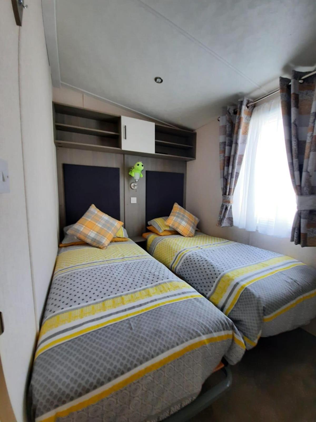 Holiday home Sunset Retreat Caravan With Large Wrap Around Decking Newquay (Cornwall)