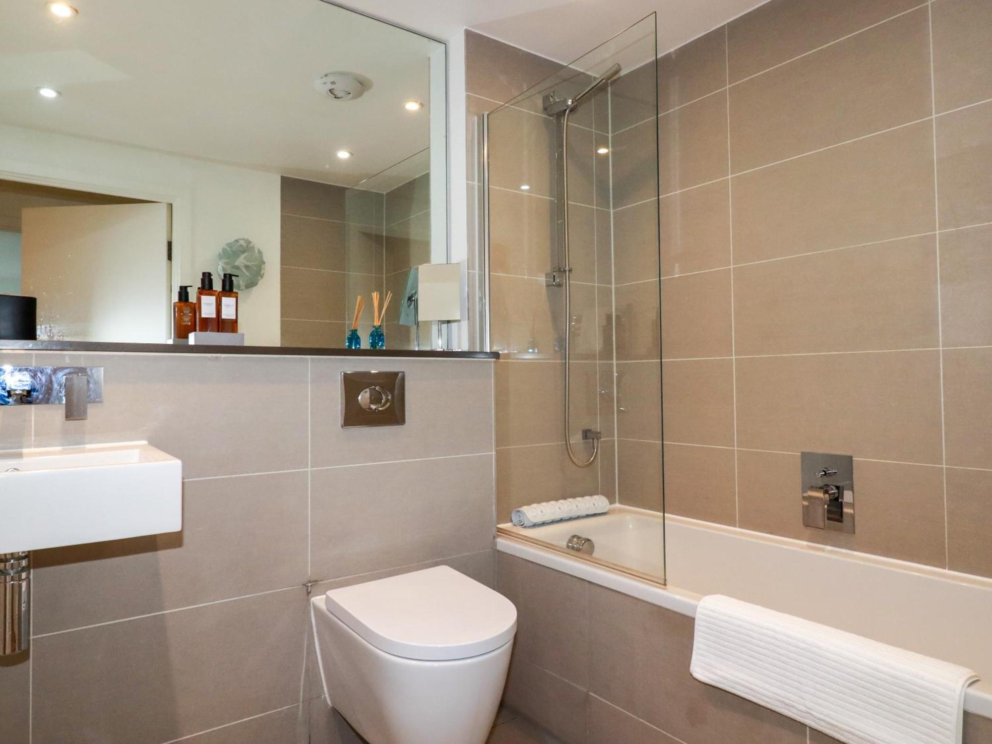 4 Ocean Gate Apartment