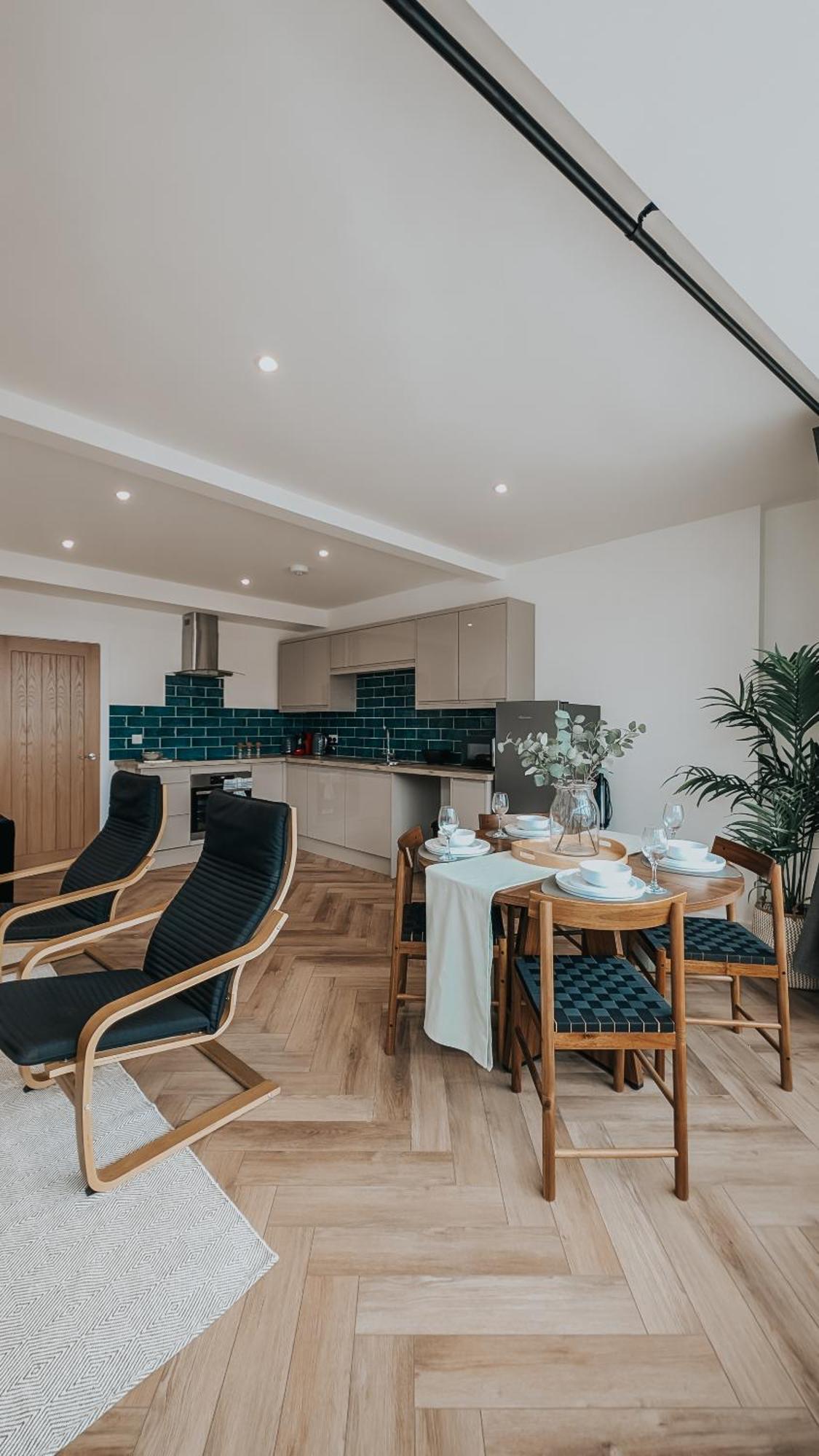 Central Apartment- Stunning Sea Views- 100M To Beach- Brand New For 2025- Sleeps 6 Holiday home Newquay (Cornwall)
