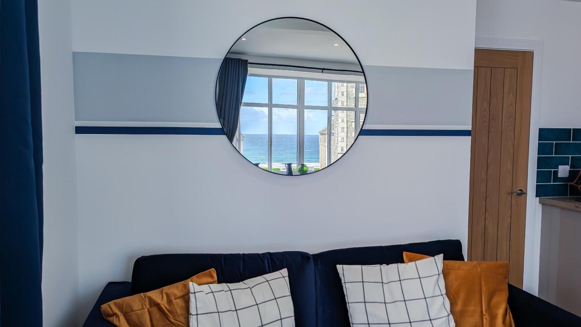 Holiday home Central Apartment- Stunning Sea Views- 100M To Beach- Brand New For 2025- Sleeps 6 Newquay (Cornwall)