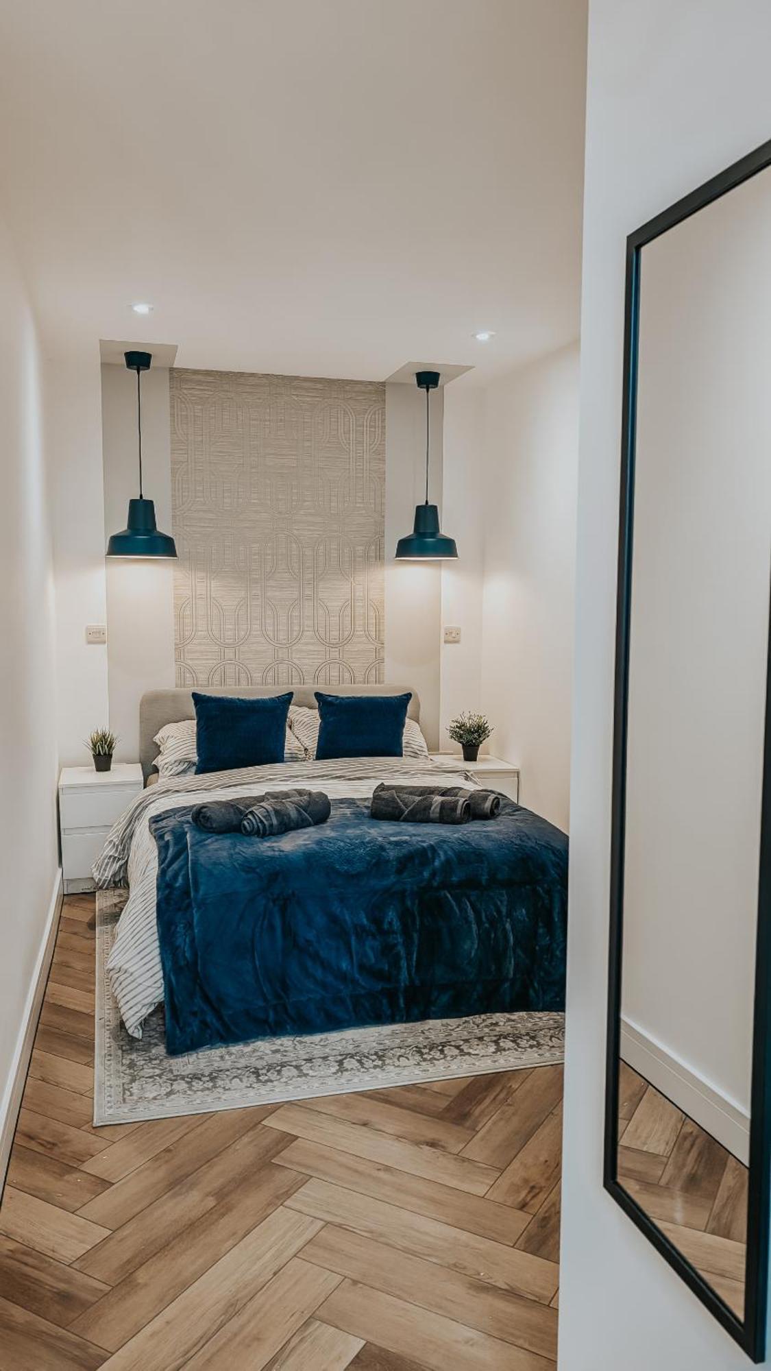 Central Apartment- Stunning Sea Views- 100M To Beach- Brand New For 2025- Sleeps 6 *